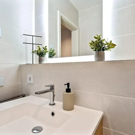 Bright & Cozy In Gasperich Apartment