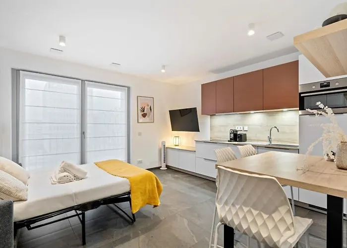 Modern In Gasperich Near Cloche D'or 아파트